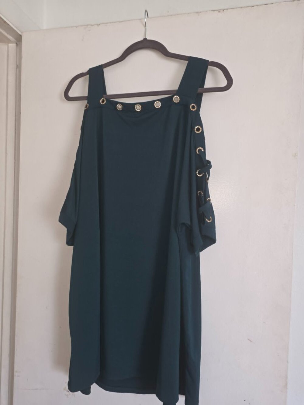BELLDINI COLD SHOULDER TOP LACE UP DETAIL - Picture 7 of 7